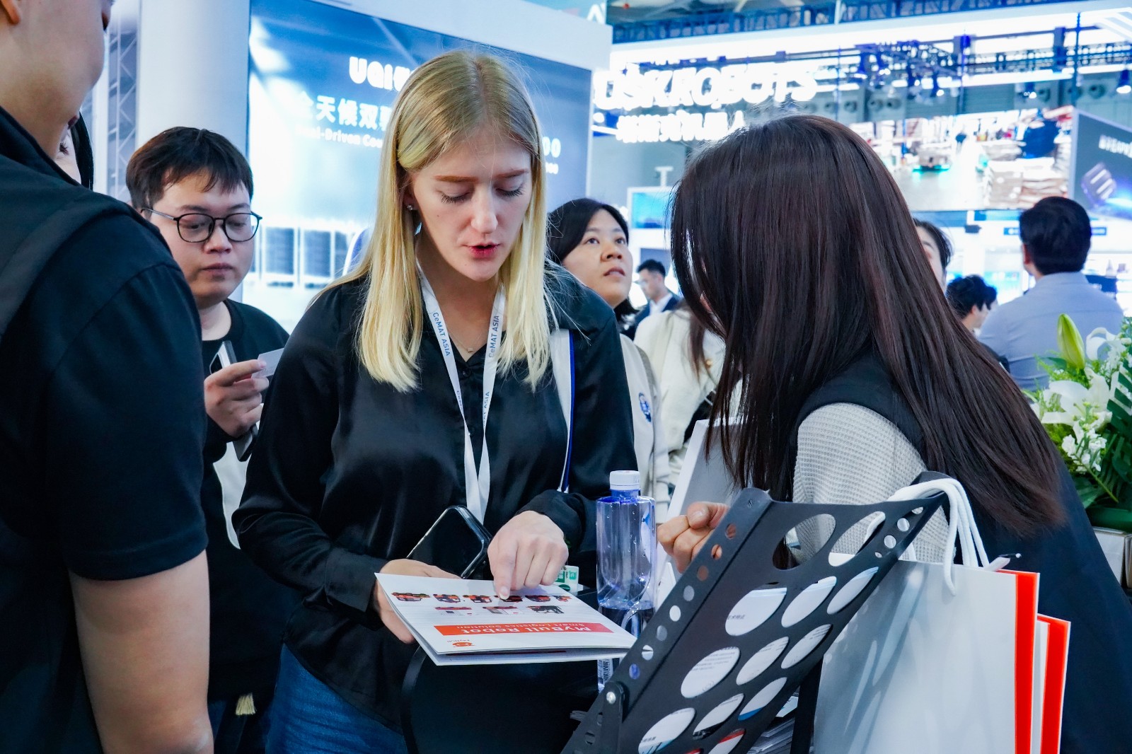 圆满收官CeMAT | 铁木牛以机器人产品与技术推动数智化变革 引领物流搬运新生态(图2)